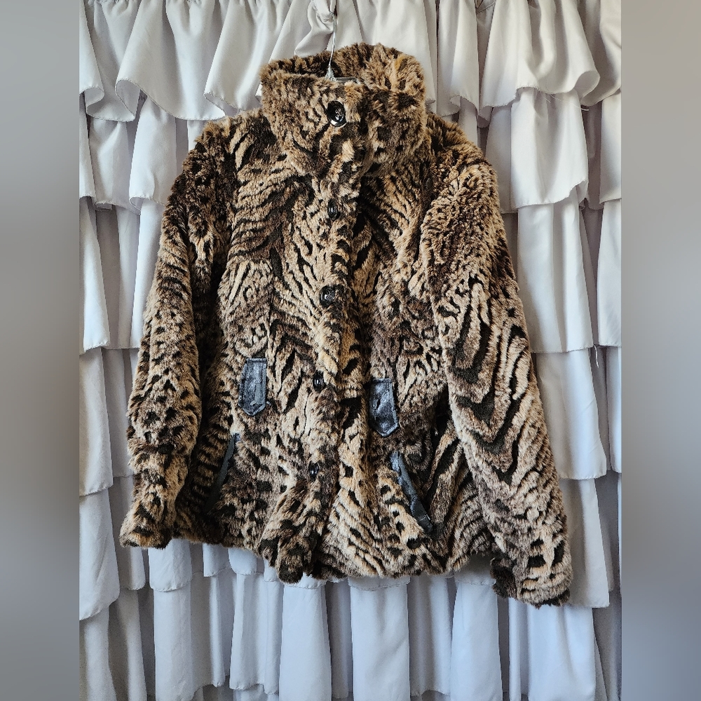 Steve Madden Women's Animal Print Coat with Button Magnetic Snaps Size Large